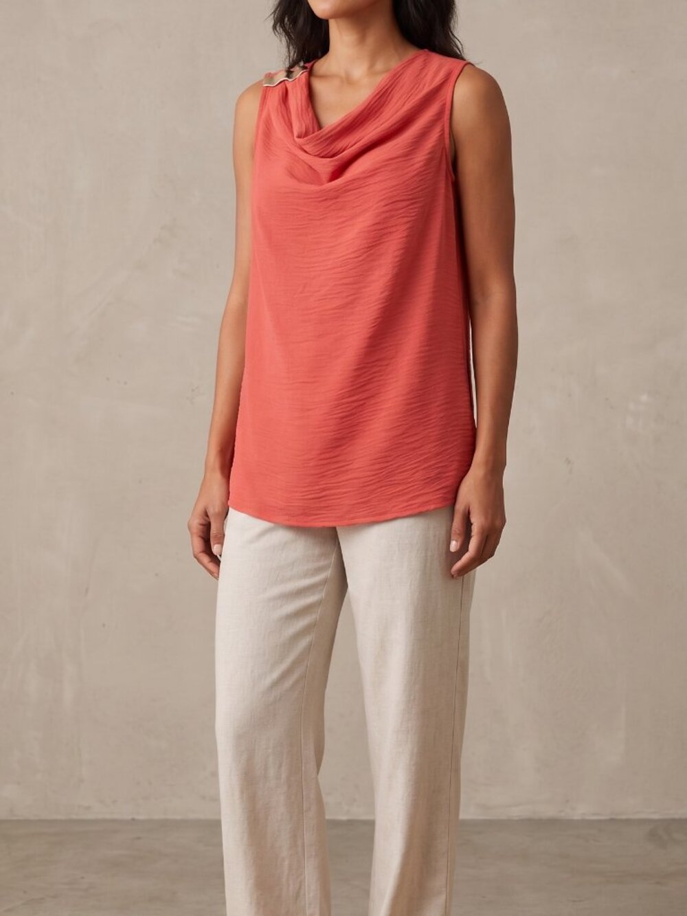 Z/C Signature Mode Choc Red Cowl Neck Sleeveless Blouse Gold Accent Womens NWT